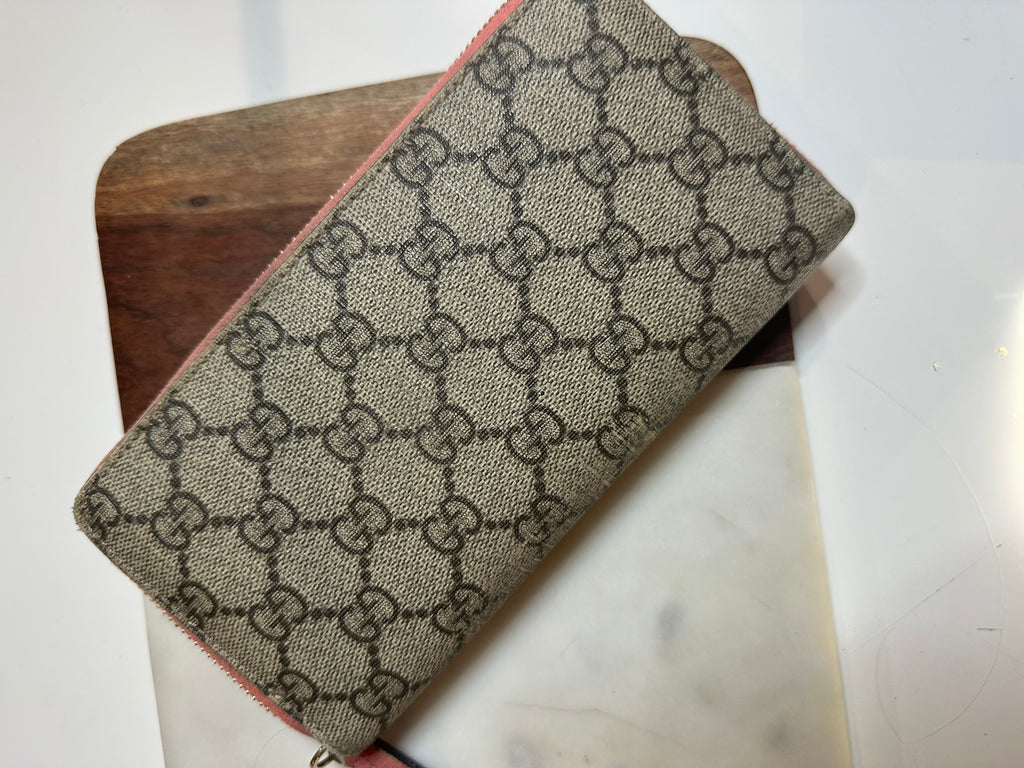 Gucci GG Supreme Monogram Face Zip Around Wallet